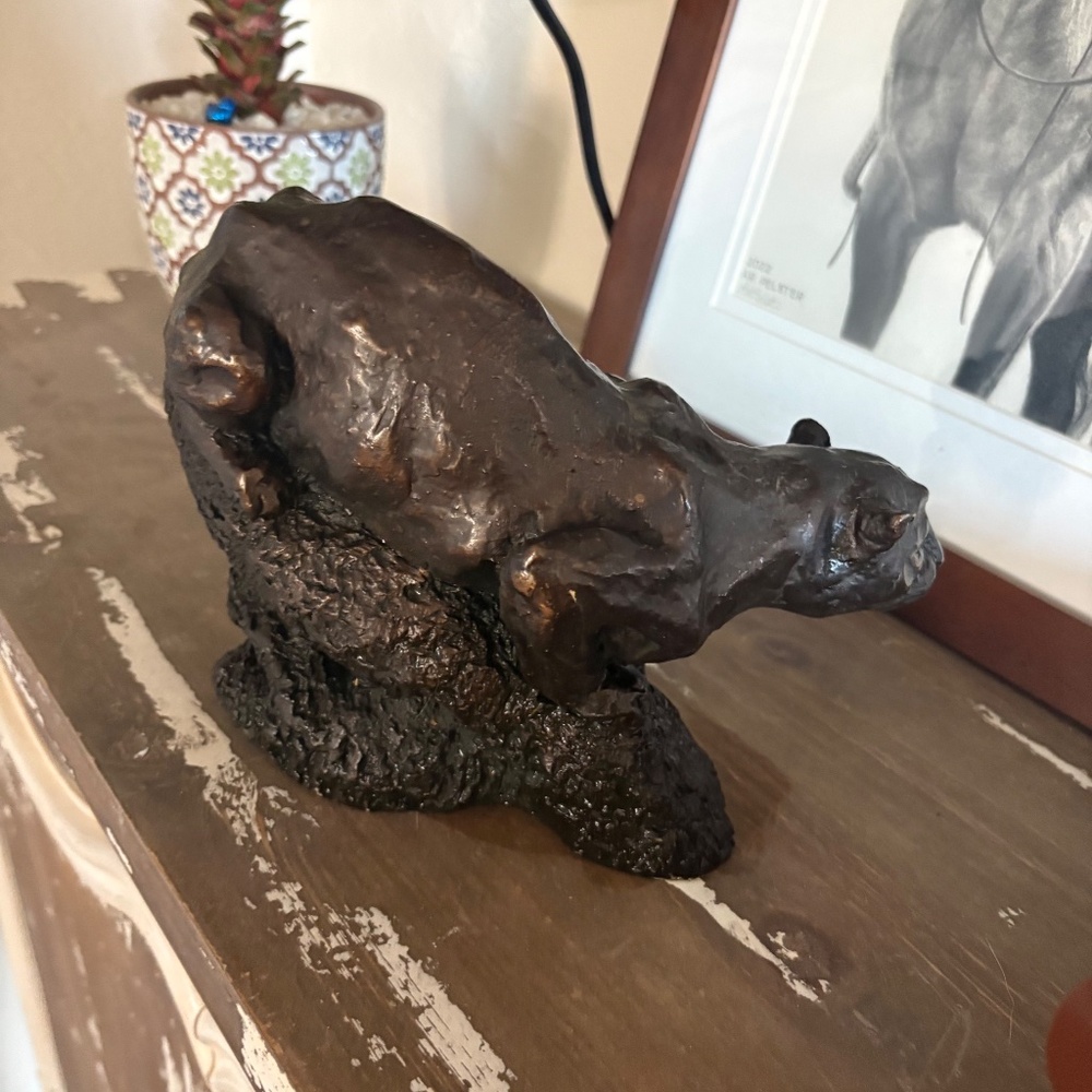 Striking Large Prowling Panther/Cougar Sculpture on a Naturalistic Log Base - Picture 8 of 13